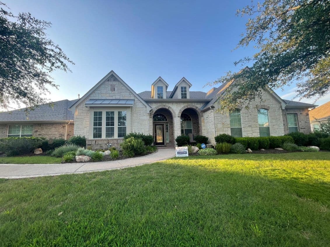 Gallery photos for Modern Roof Makeover Enhances Home Protection: Image #1