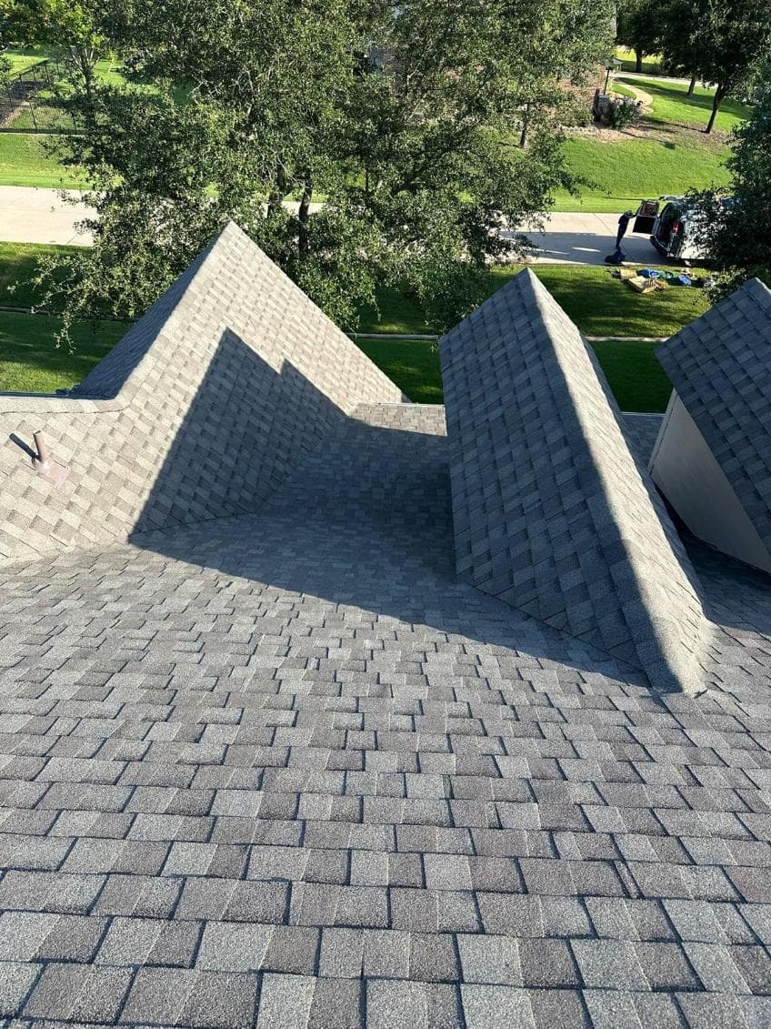 Gallery photos for Modern Roof Makeover Enhances Home Protection: Image #2